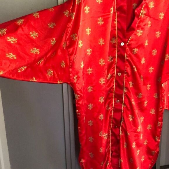 Lily of France, vintage red satin night￼ Shirt/robe Fleur-de-lis size S ￼ - Picture 3 of 5